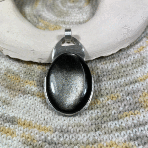 Colgante de la Diosa de obsidiana