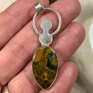 Colgante Durga de jaspe marrón con grabado OM JAI DURGA MAA